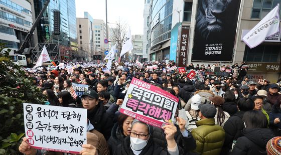 인도에 가득찬 광주 금남로