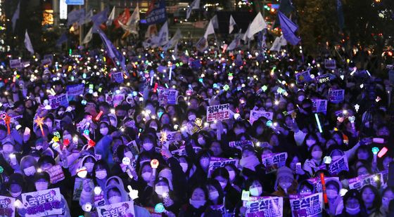 "윤석열 탄핵" 외치는 부산시민들