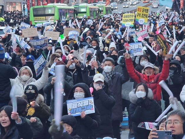 [탄핵 가결] "국민이 이겼다"…추위 녹인 충남시민 함성