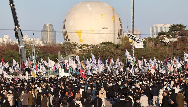 '탄핵 집회'에 통신사 비상…카카오그룹株 재평가[뉴스잇(IT)쥬]