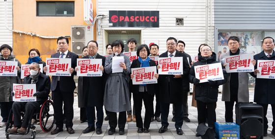 [탄핵 가결] 민주당·무소속 광주시의원 "윤석열 체포해 처벌해야"