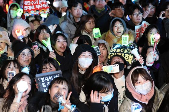 美 언론, 尹 탄핵안 가결에 "한미 관계 약화…尹 도박 실패"