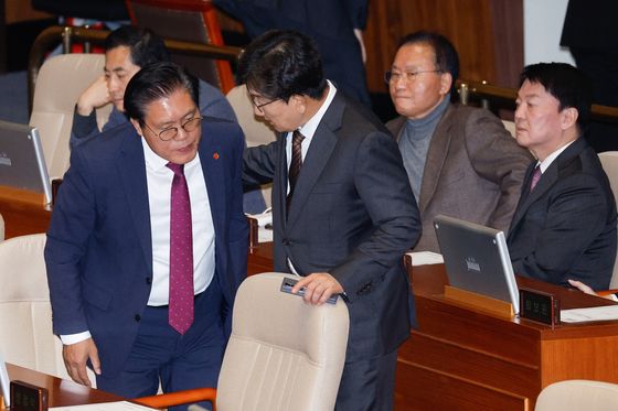 尹 탄핵안 가결에 김선교·송석준 등 "국민께 송구…국정안정 최선"