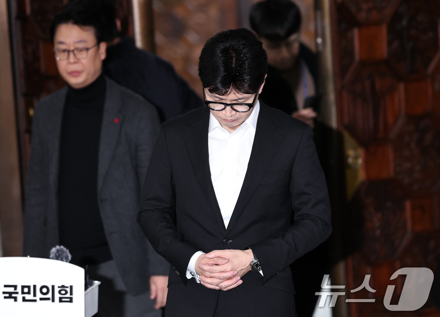 본문 이미지 - 한동훈 국민의힘 대표가 14일 오후 서울 여의도 국회에서 윤석열 대통령에 대한 탄핵소추안 가결 관련 입장을 밝히고 있다. 2024.12.14/뉴스1 ⓒ News1 구윤성 기자