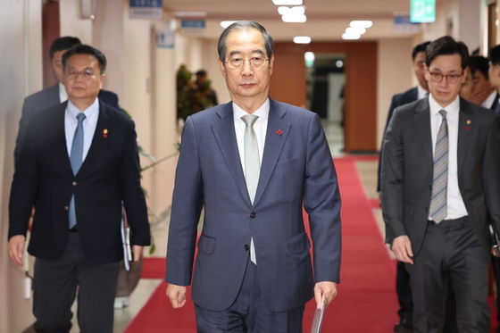 한 권한대행 "국민 여러분께 송구…무거운 책임 통감"