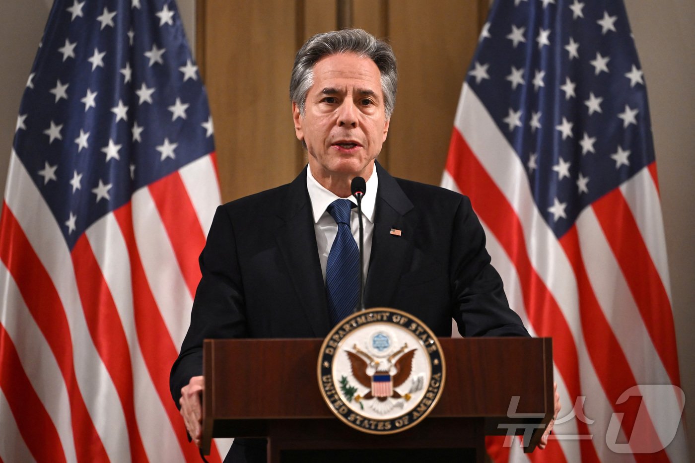 본문 이미지 - 14일(현지시간) 요르단 남부 도시 아카바에서 토니 블링컨 미국 국무부 장관이 성명 발표 및 기자회견을 하고 있다. ⓒ 로이터=뉴스1 ⓒ News1 류정민 특파원