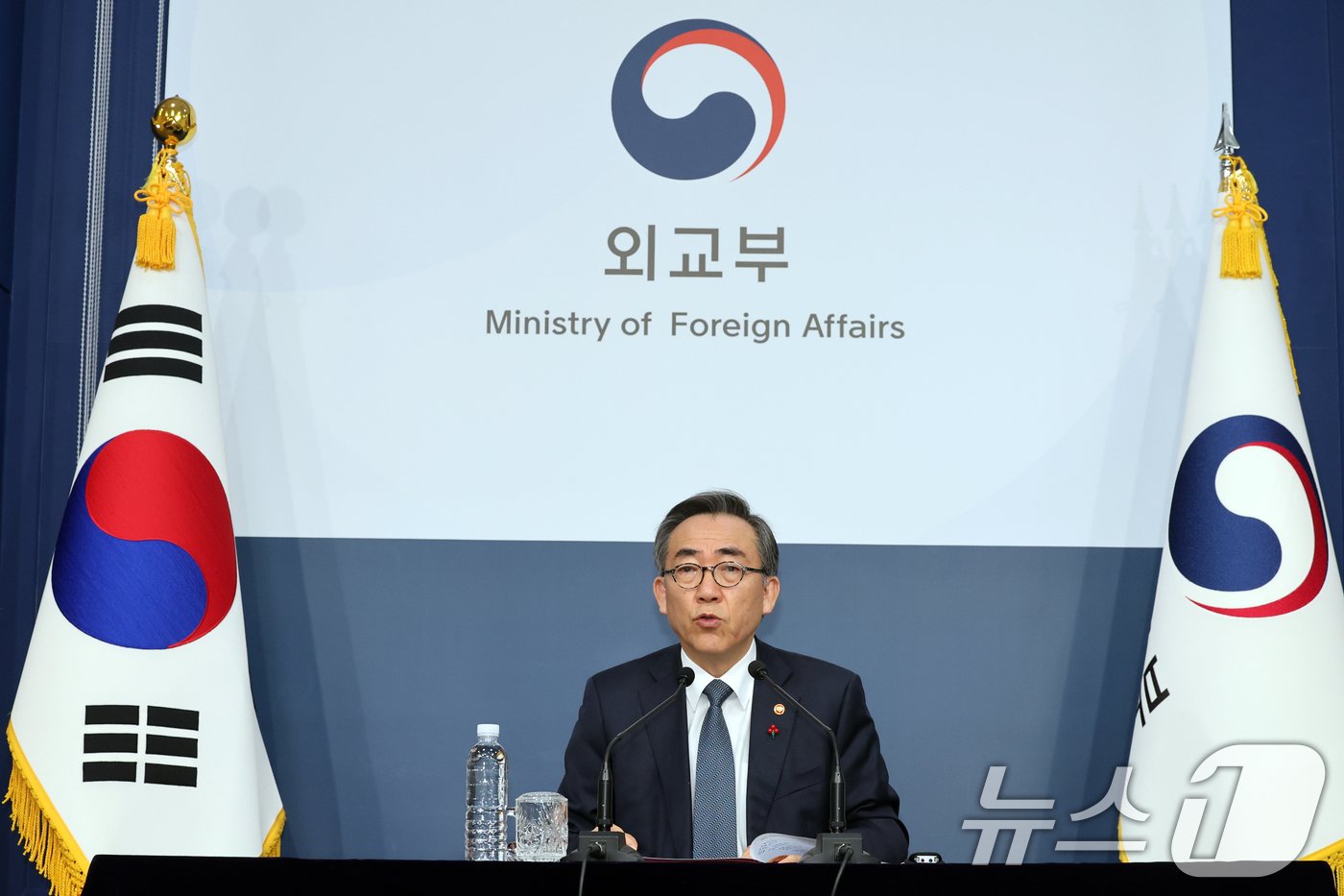 본문 이미지 - 조태열 외교부 장관이 15일 서울 종로구 정부서울청사 별관 브리핑룸에서 권한대행 체제 하 외교업무 추진 방향을 발표하고 있다. 2024.12.15/뉴스1 ⓒ News1 황기선 기자