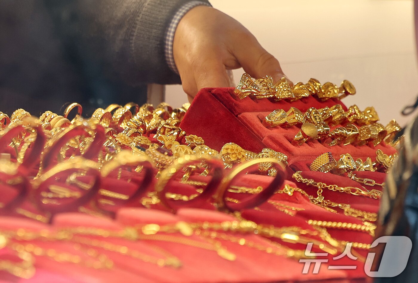 본문 이미지 - 서울 종로구의 한 귀금속 도매상가./뉴스1 ⓒ News1 이동해 기자