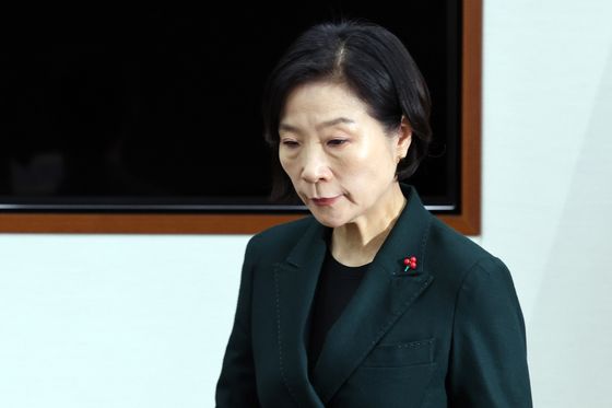 오영주 장관 "계엄해제 국무회의 소집 새벽 2시 통보…단체 대기 안해"