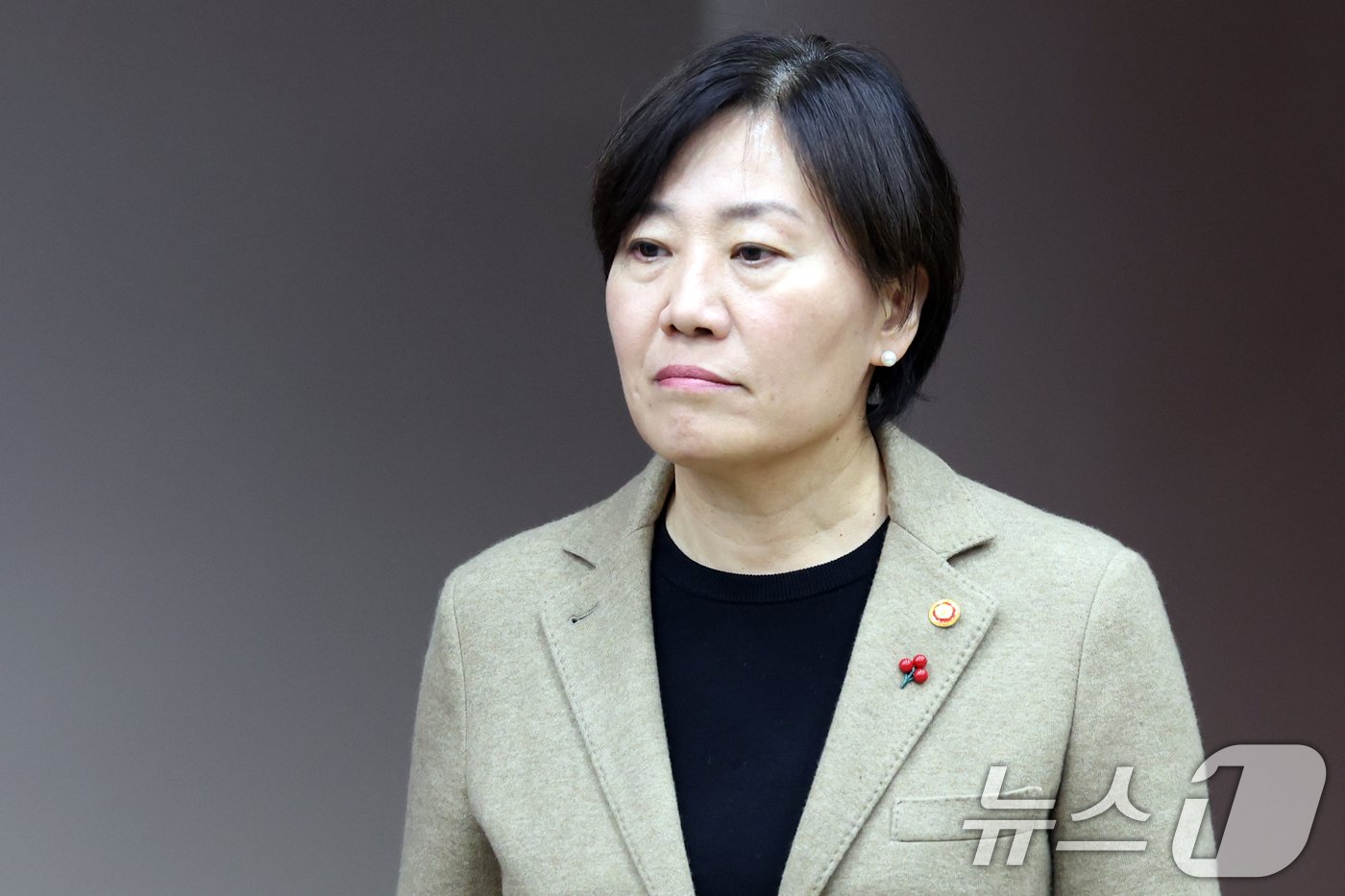 본문 이미지 - 송미령 농림축산식품부 장관이 15일 서울 종로구 정부서울청사에서 열린 긴급경제관계장관회의에 참석하고 있다. 2024.12.15/뉴스1 ⓒ News1 황기선 기자