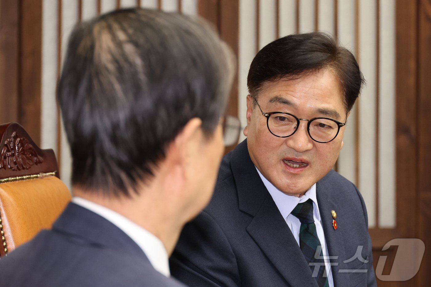 본문 이미지 - 우원식 국회의장이 15일 오후 서울 여의도 국회에서 한덕수 대통령 권한대행 겸 국무총리를 접견, 모두 발언하고 있다. 2024.12.15/뉴스1 ⓒ News1 국회사진취재단