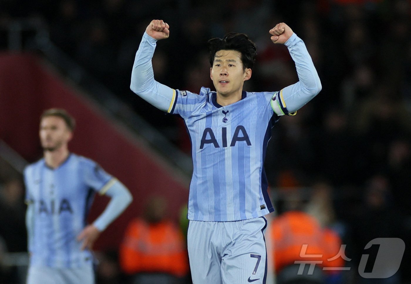 본문 이미지 - 토트넘의 손흥민이 16일&#40;한국시간&#41; 열린 2024-25 EPL 사우스햄튼전에서 1골 2도움을 올리며 팀의 5-0 대승을 견인했다. ⓒ 로이터=뉴스1