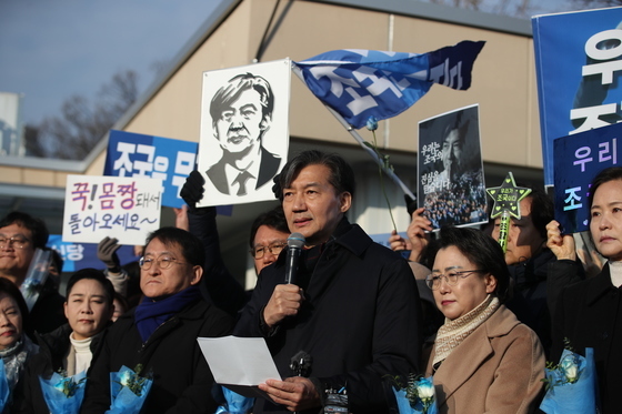 [단독] 조국, 옥중 인터뷰 "사면? 독방서 겸허히 성찰·미래 구상 집중할 뿐"