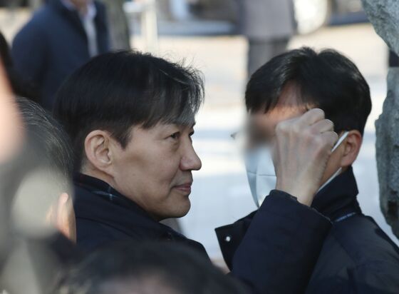 '귀환' 조국, 역할론 촉각…민주당 경계·국민의힘 긴장