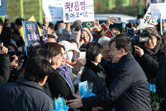 '돌아온 조국' 첫 메시지 낸다…지방선거 역할, 합당설 '관심'