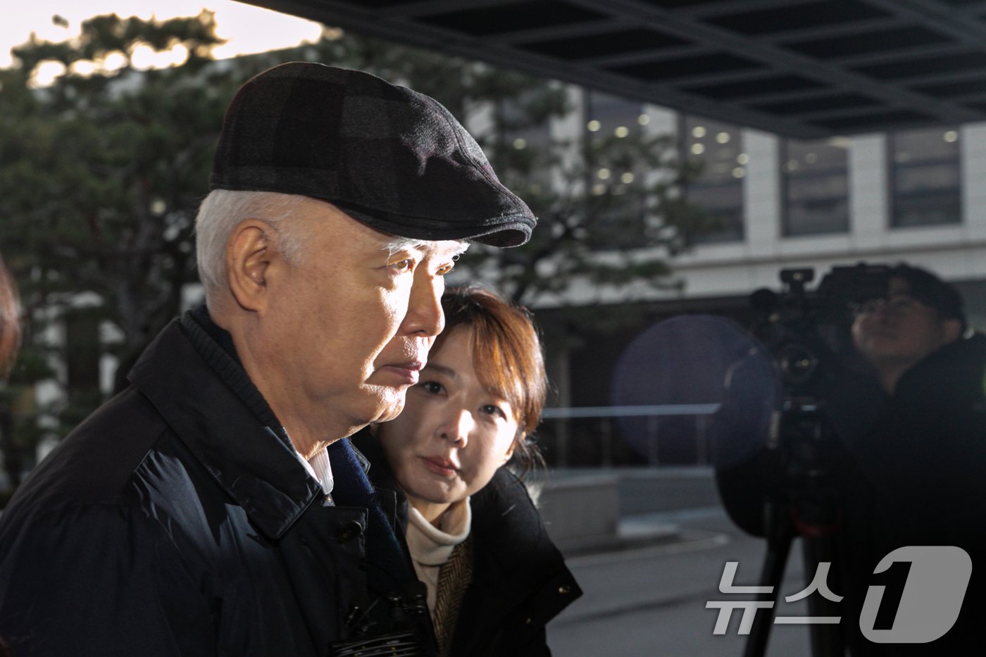 윤석열 대통령 탄핵 심판 사건의 주심 재판관으로 배정된 정형식 헌법재판관이 17일 오전 서울 종로구 헌법재판소로 출근하고 있다. 2024.12.17/뉴스1 ⓒ News1 이승배 기자