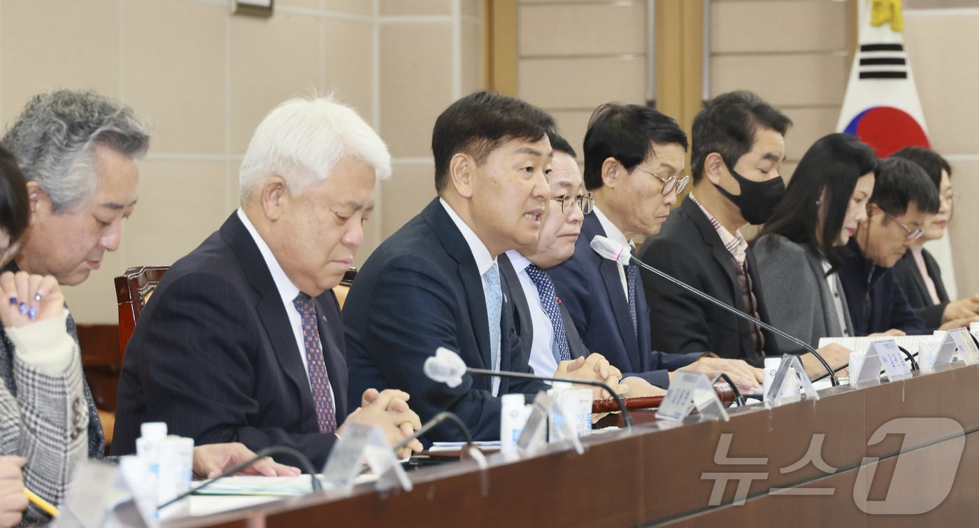 본문 이미지 - 17일 전북자치도 종합상황실에서 제1회 전북특별자치도 라이즈위원회가 개최된 가운데 김관영 전북도지사가 발언을 하고 있다.(전북자치도 제공)/뉴스1 