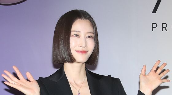 이현이, 아름다운 손 인사