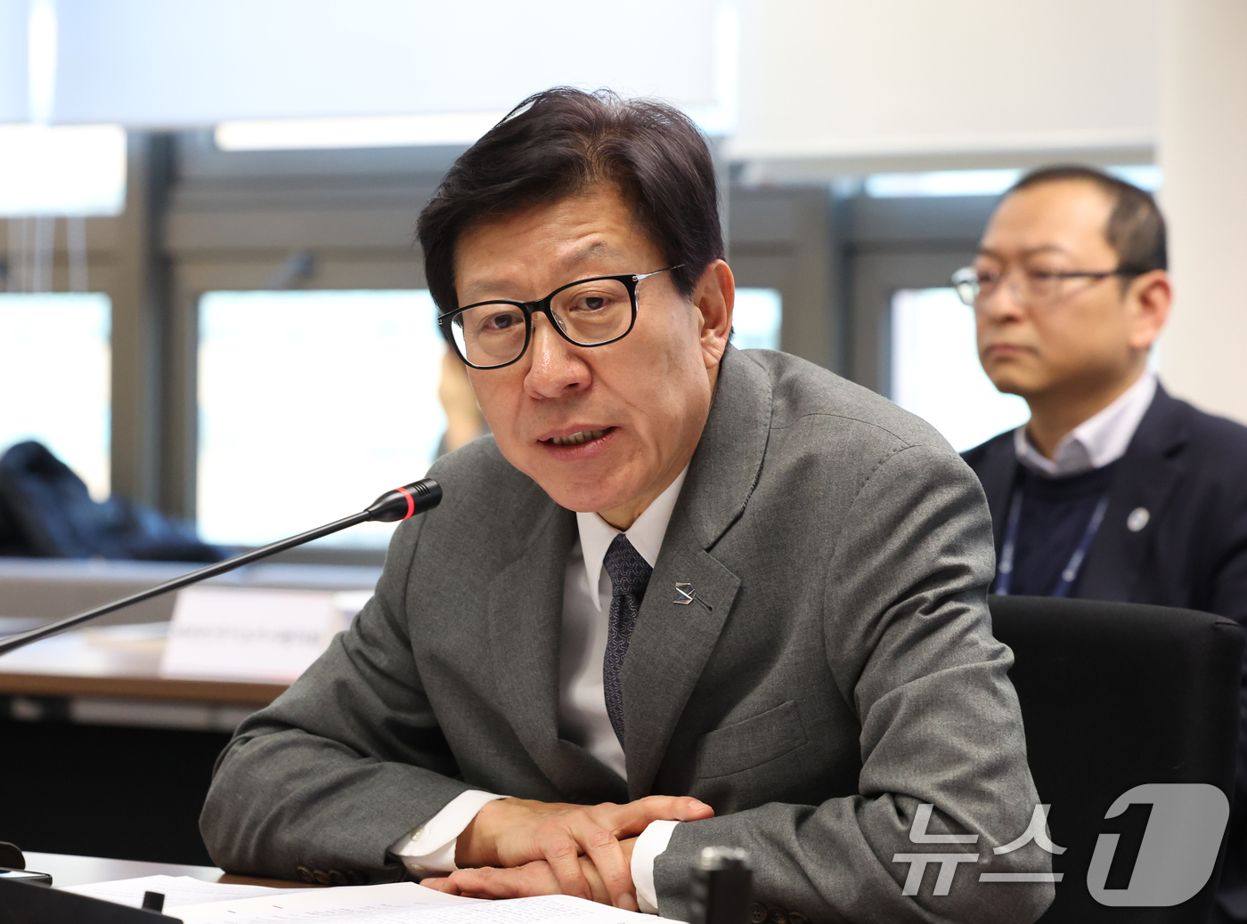 (서울=뉴스1) 송원영 기자 = 시도지사협의회 회장인 박형준 부산광역시장이 17일 서울 종로구 광화문빌딩에서 열린 제60차 대한민국시도지사협의회 총회에서 발언을 하고 있다. 202 …