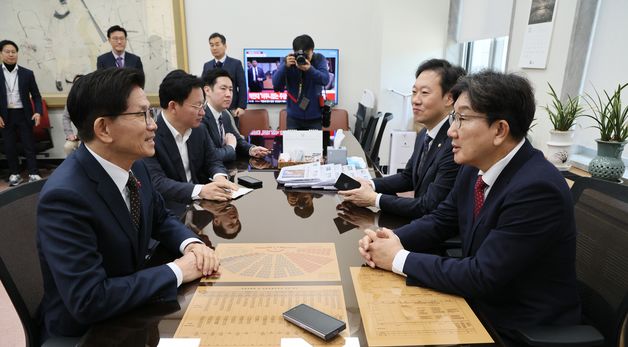 김문수 고용부 장관 접견하는 권성동 원내대표