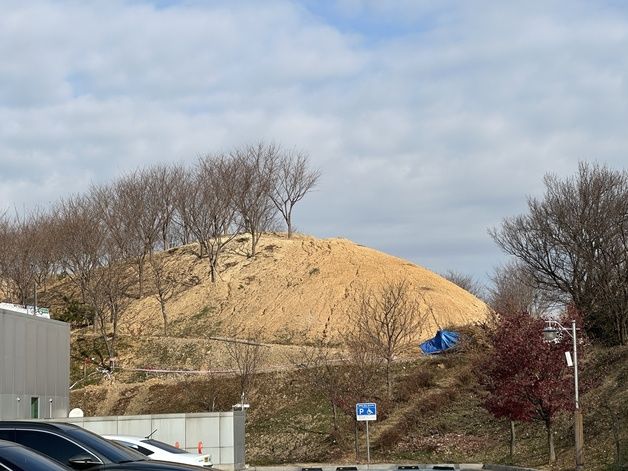 '토성 위에 바람길 숲' 충주 사직산 벌거숭이산 된 이유