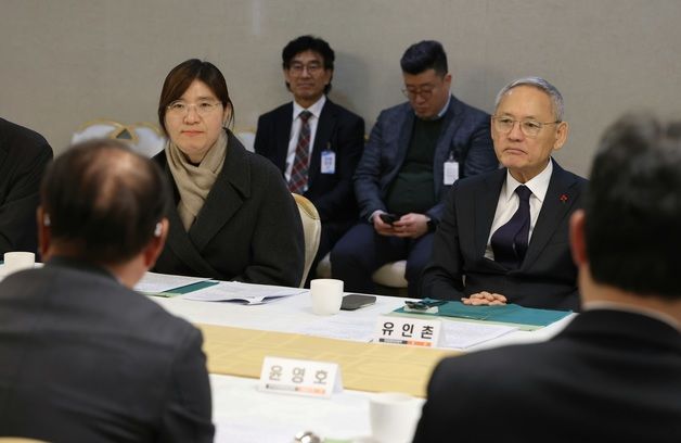 유인촌 장관 "관광업계 피해 최소화할 것…위기 기회로 만들자"