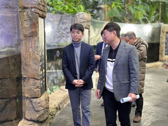 겨울철 야외 노동 현장 찾은 환경장관 "기후 적응대책 강화"