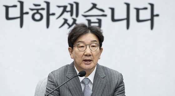 발언하는 권성동 원내대표