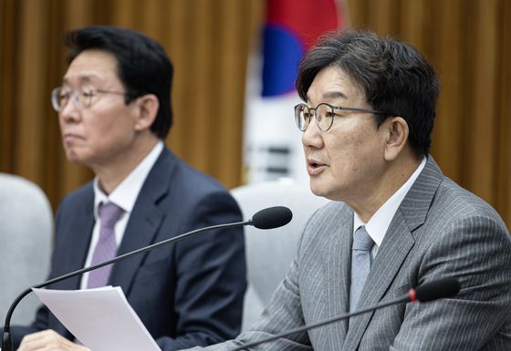 [속보] 권성동 "비대위원장 인선, 내일까지 의견받아 내주 초 발표"