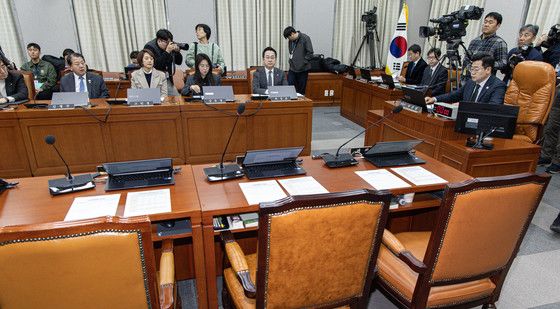 국회 운영위 전체회의 불참한 국민의힘