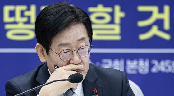 고심하는 이재명 대표