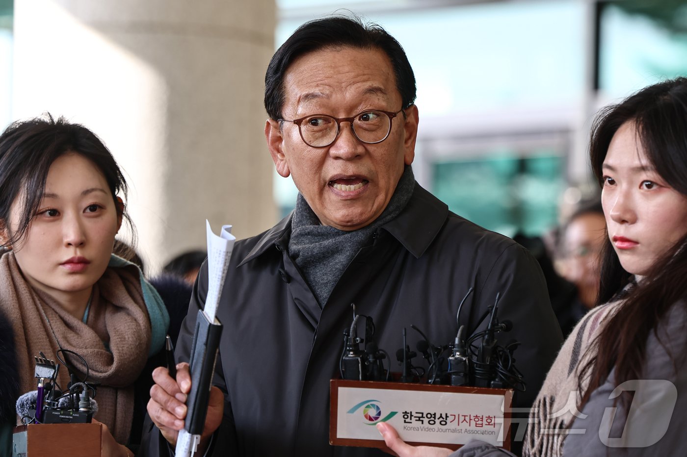 본문 이미지 - 윤석열 대통령 측 대리인단 구성에 참여하는 석동현 변호사. 2024.12.19/뉴스1 ⓒ News1 김도우 기자