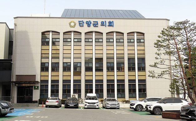 '항공료 과다 청구 물의' 단양군의회 내년 해외연수비 0원