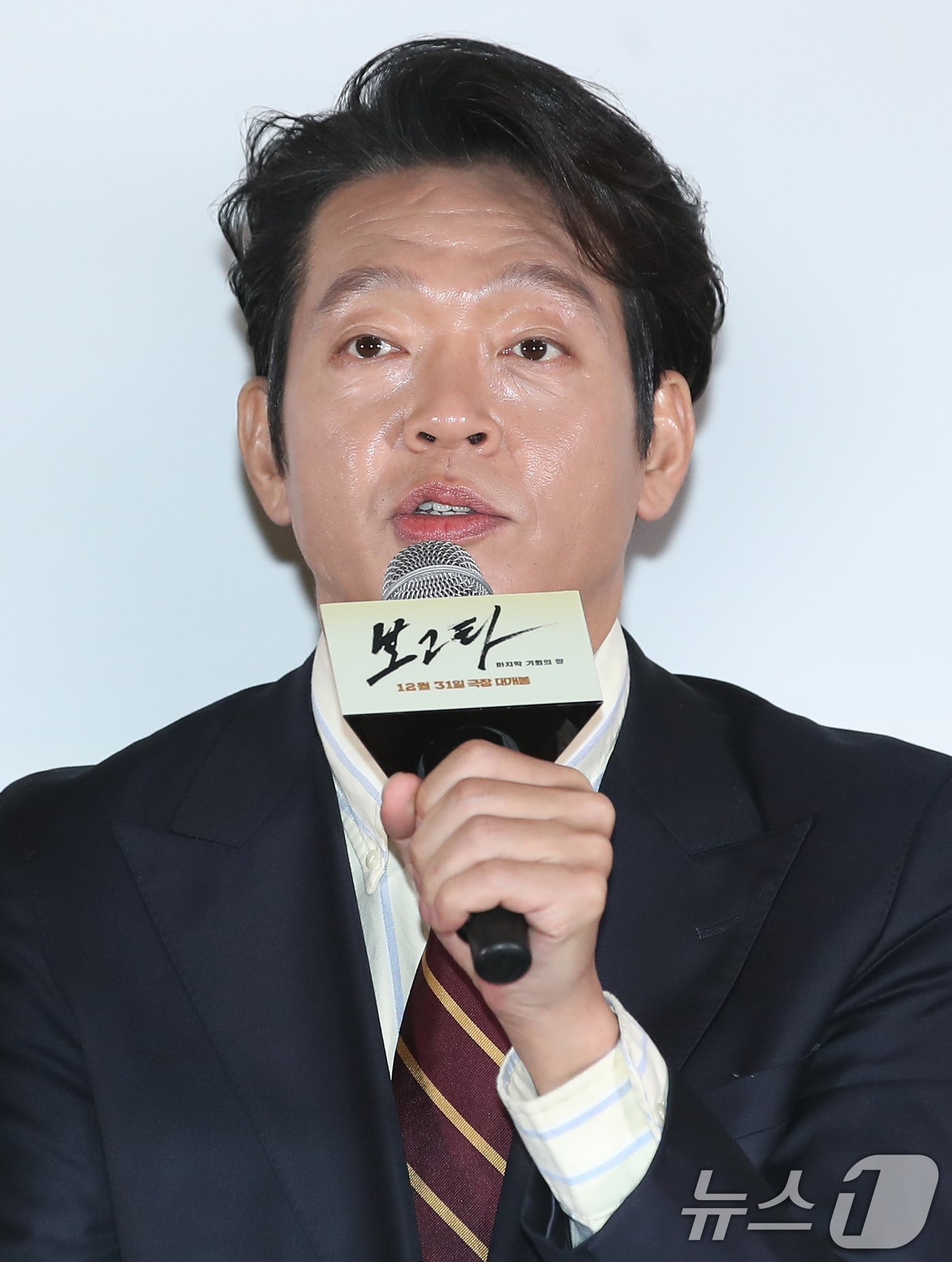 본문 이미지 - 배우 박지환이 19일 서울 강남구 메가박스 코엑스에서 열린 영화 '보고타 : 마지막 기회의 땅' 언론시사회에 참석해 인사말을 하고 있다. '보고타 : 마지막 기회의 땅'은 IMF 직후, 새로운 희망을 품고 지구 반대편 콜롬비아 보고타로 향한 국희(송중기 분)가 보고타 한인 사회의 실세 수영(이희준 분), 박병장(권해효 분)과 얽히게 되면서 벌어지는 이야기를 그린 작품이다. 2024.12.19/뉴스1 ⓒ News1 권현진 기자