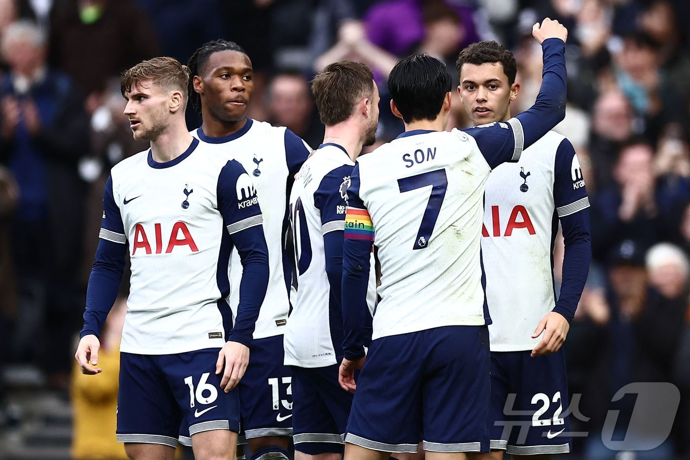 본문 이미지 - 득점 후 기뻐하는 토트넘 선수들 ⓒ AFP=뉴스1