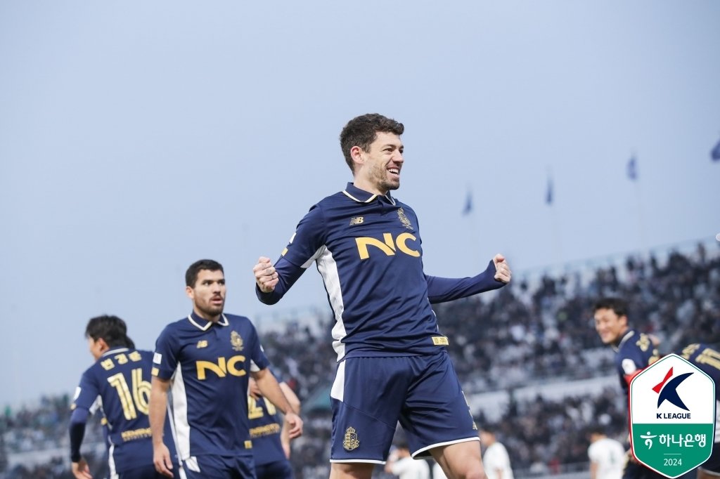 본문 이미지 - 득점 후 기뻐하는 오스마르(한국프로축구연맹 제공) 
