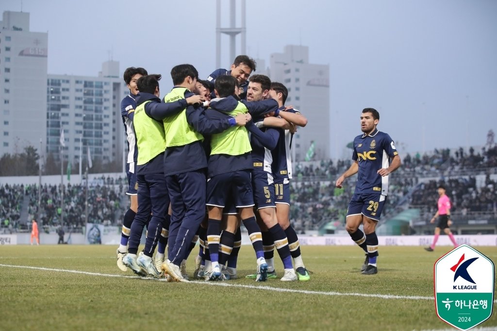 오스마르의 득점 후 기뻐하는 서울 이랜드 선수들&#40;한국프로축구연맹 제공&#41; 