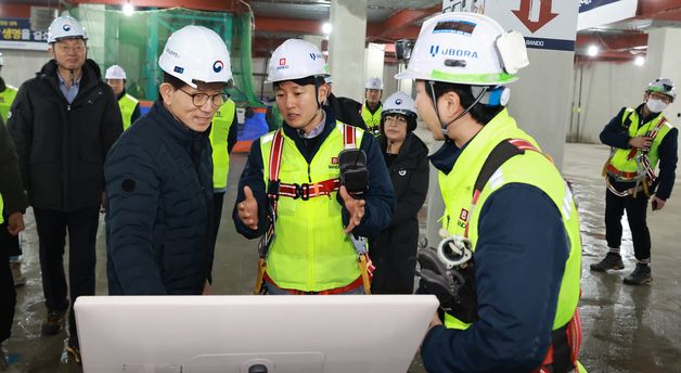 김문수 "근로자 한랭질환 유의"…겨울철 현장 안전관리 실태점검