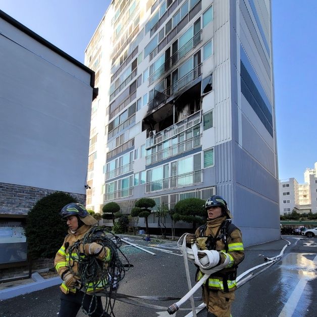 대구·포항 아파트서 '부탄가스 폭발 추정' 화재…1명 사망·49명 부상