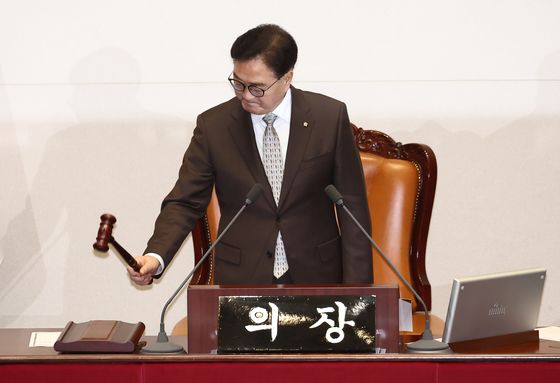 '경로당 부식비 지원' '노인 일자리 임금 물가 상승률 반영' 법안 국회 통과