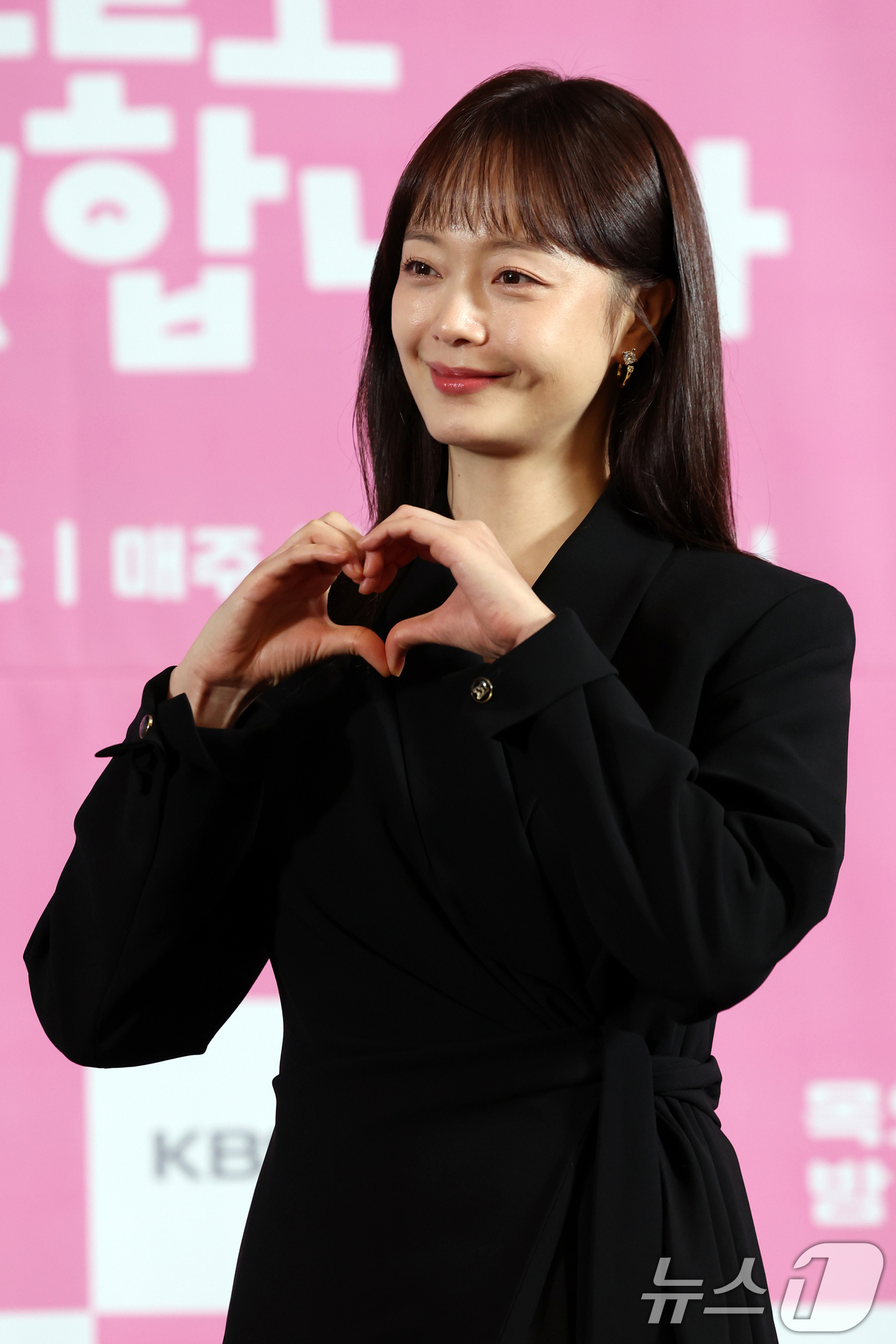 (서울=뉴스1) 황기선 기자 = 배우 전소민이 2일 오후 서울 마포구 상암 스탠포드호텔에서 열린 KBS Joy 새 드라마 '오늘도 지송!합니다' 제작발표회에서 포즈를 취하고 있다. …