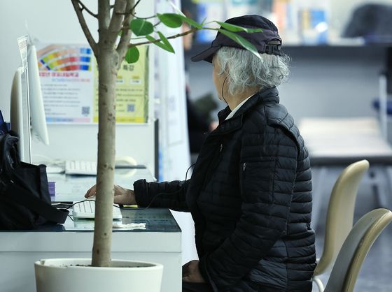 2차 베이비부머 은퇴에…내년 노인일자리 110만개 '역대 최대'