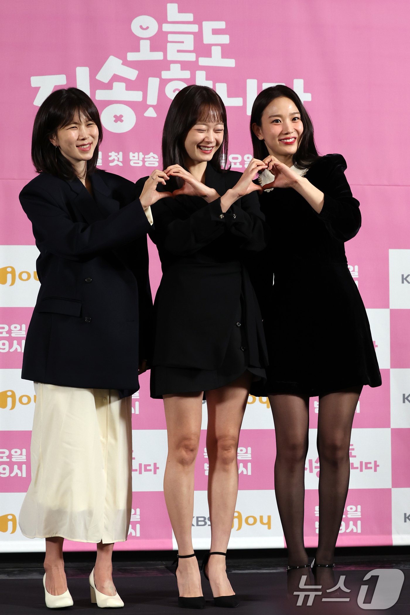 (서울=뉴스1) 황기선 기자 = 배우 공민정, 전소민, 장희령이 2일 오후 서울 마포구 상암 스탠포드호텔에서 열린 KBS Joy 새 드라마 '오늘도 지송!합니다' 제작발표회에서 포 …