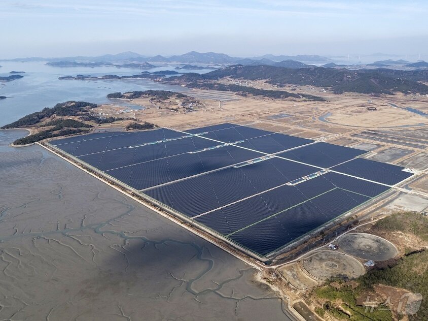 본문 이미지 - 신안 안좌면 태양광발전소 &#40;신안군 제공&#41;/뉴스1 ⓒ News1 김태성 기자