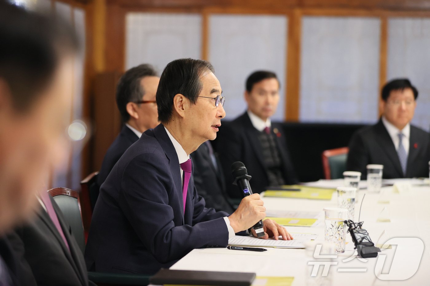 본문 이미지 - 한덕수 대통령 권한대행 국무총리가 20일 서울 종로구 삼청동 총리공관에서 열린 고위당정협의회에서 발언하고 있다. (총리실 제공) 2024.12.20/뉴스1