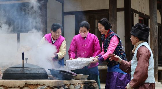 '추운 날씨 녹이는 동지 팥죽'