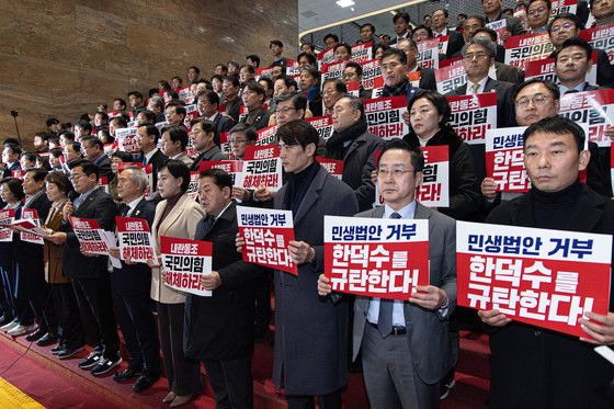 추경호 고발 이어 권성동 '겨냥'…민주 "국힘, 내란 동일체"