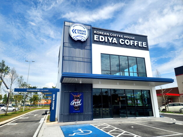 본문 이미지 - 이디야커피가 말레이시아 쿠알라룸푸르의 대표적인 위성도시 엘미나 지역에 오픈한 '말레이시아 엘미나점'. (이디야커피 제공) 