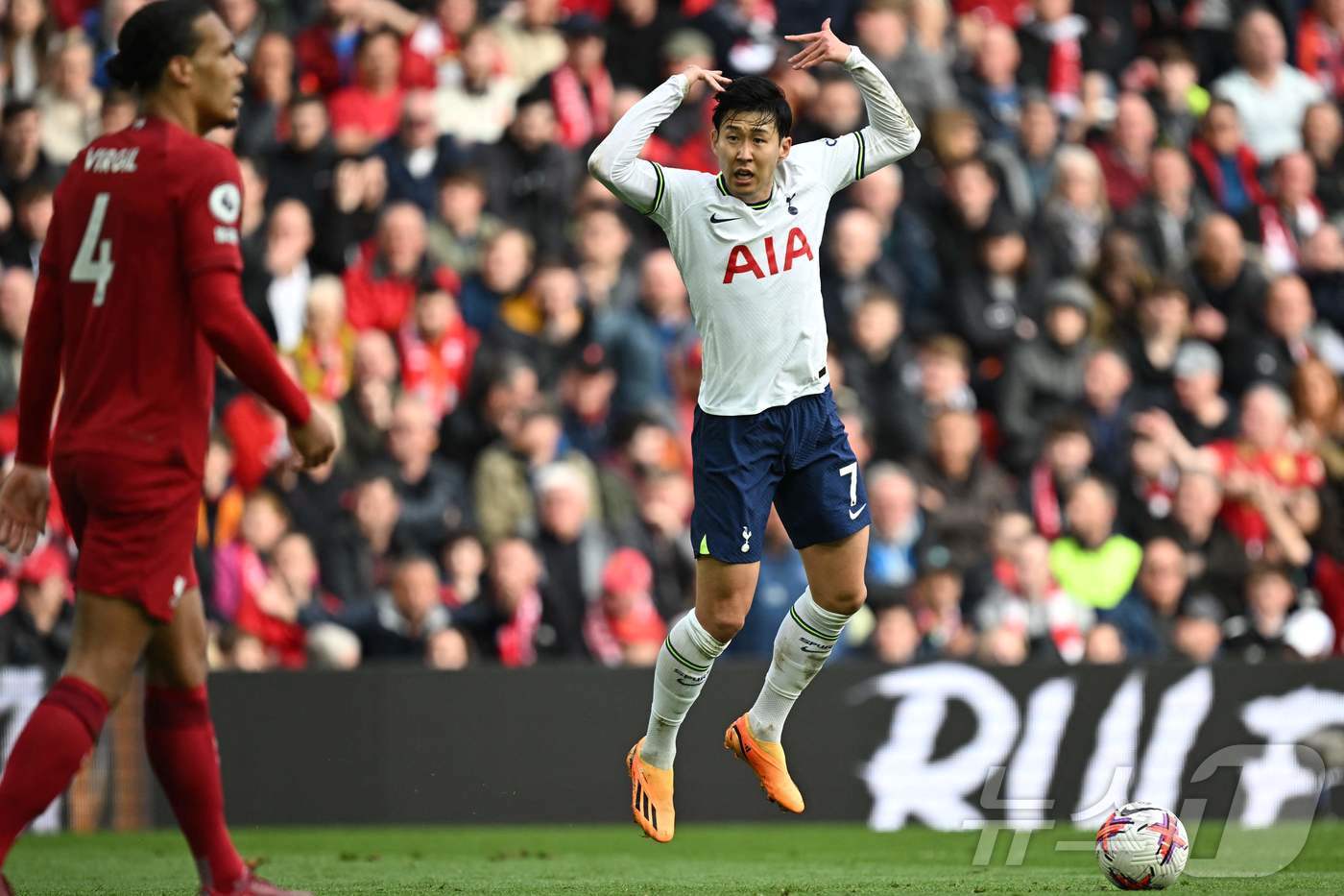 본문 이미지 - 리버풀을 상대로 득점한 손흥민ⓒ AFP=뉴스1