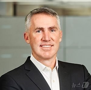 본문 이미지 - 한화그룹의 해외 방산사업 총괄 대표이사로 내정된 마이클 쿨터 전&#40;前&#41; 레오나르도 DRS&#39; 글로벌 법인 사장&#40;한화에어로스페이스 제공&#41;. 2024.12.16.